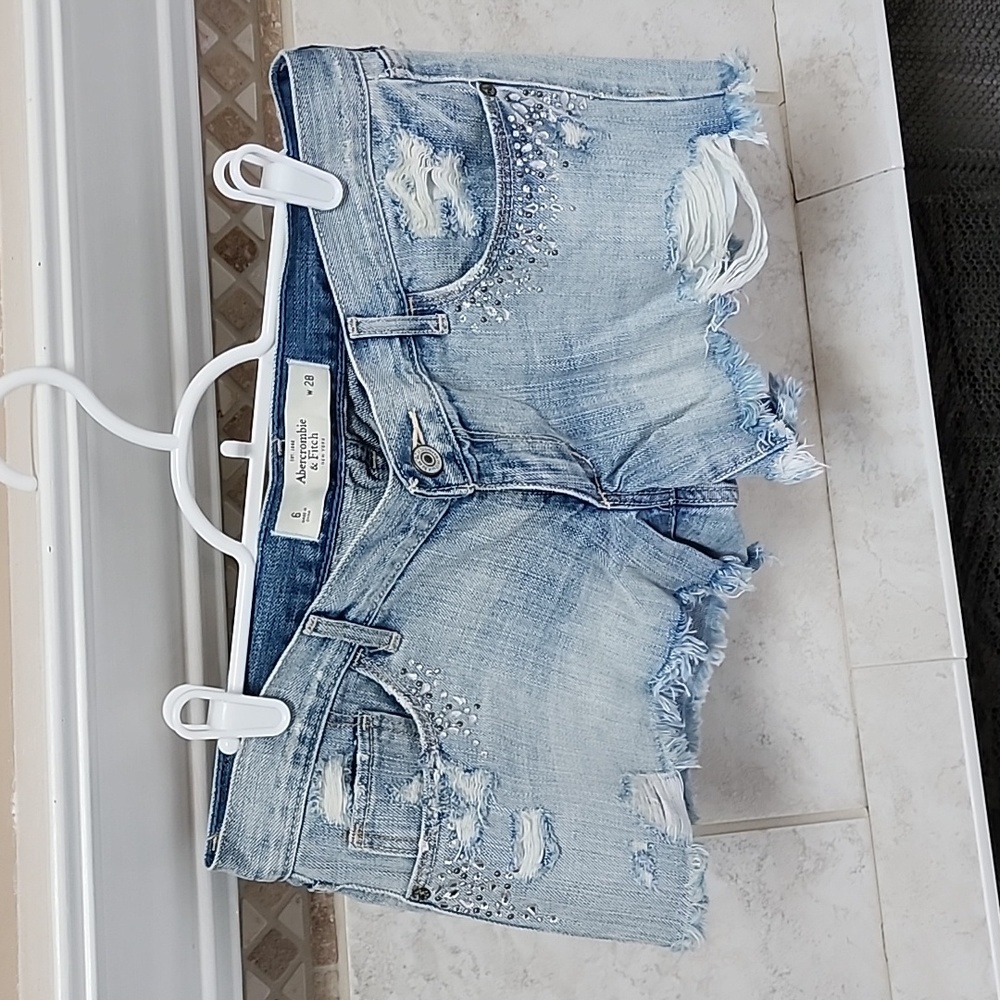 💙🩵 ABERCROMBIE Light Wash Destroyed Denim Shorts 🩵💙